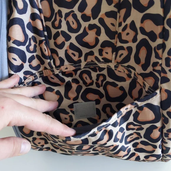 🌿LEOPARD PRINT BACKPACK🌿 - Picture 2 of 14